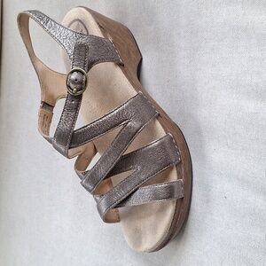 Dansko Sandals Womens 41 US 10 Bronze Wedge Heel Strappy Comfort Shoes